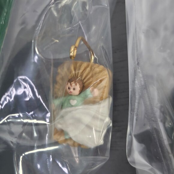 Vintage Hallmark Keepsake Ornament Miniature The Christmas Pageant Watchful Shep - Picture 5 of 8